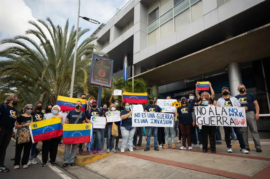 Caraqueños manifiestan respaldo a Ucrania con protesta ante la sede de la UE