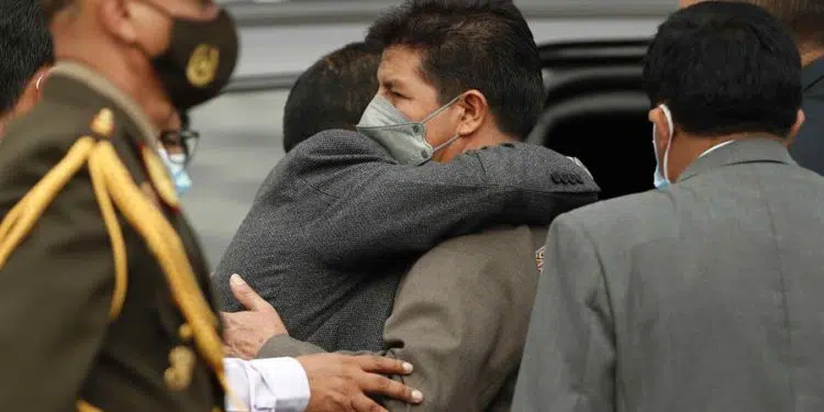 El presidente del Perú pedro Castillo es visto a su salida del Congreso, este 28 de marzo de 2022 en Lima (Perú). EFE/ Paolo Aguilar