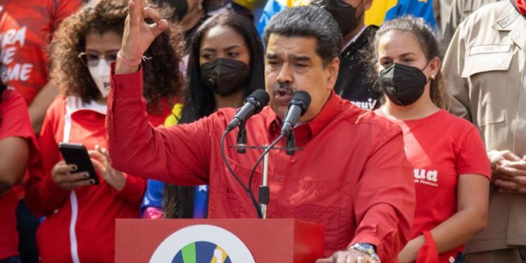 Maduro acusa a Iván Duque