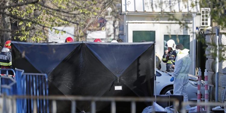 Muere un conductor al estrellar su coche contra la embajada rusa en Bucarest