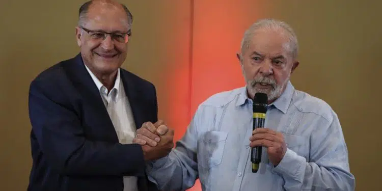 Lula y su antiguo rival dan el primer paso para sellar su alianza electoral