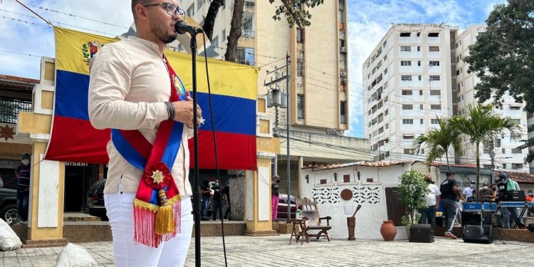 El partido de Maduro reprende a un alcalde que colgaba inusuales videos en TikTok