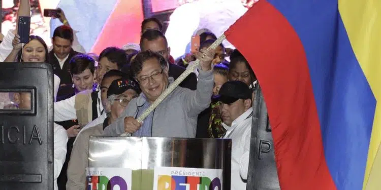 Gustavo Petro Hugo Chávez