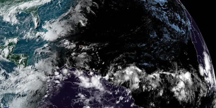 EFE/ NOAA-NHC