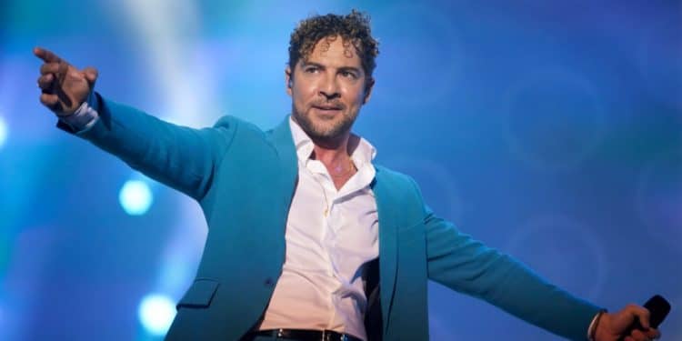 VALENCIA, SPAIN - JULY 24: Spanish singer David Bisbal performs on stage at Ciutat de Valencia Stadium on July 24, 2021 in Valencia, Spain. (Photo by Manuel Queimadelos Alonso/Redferns)