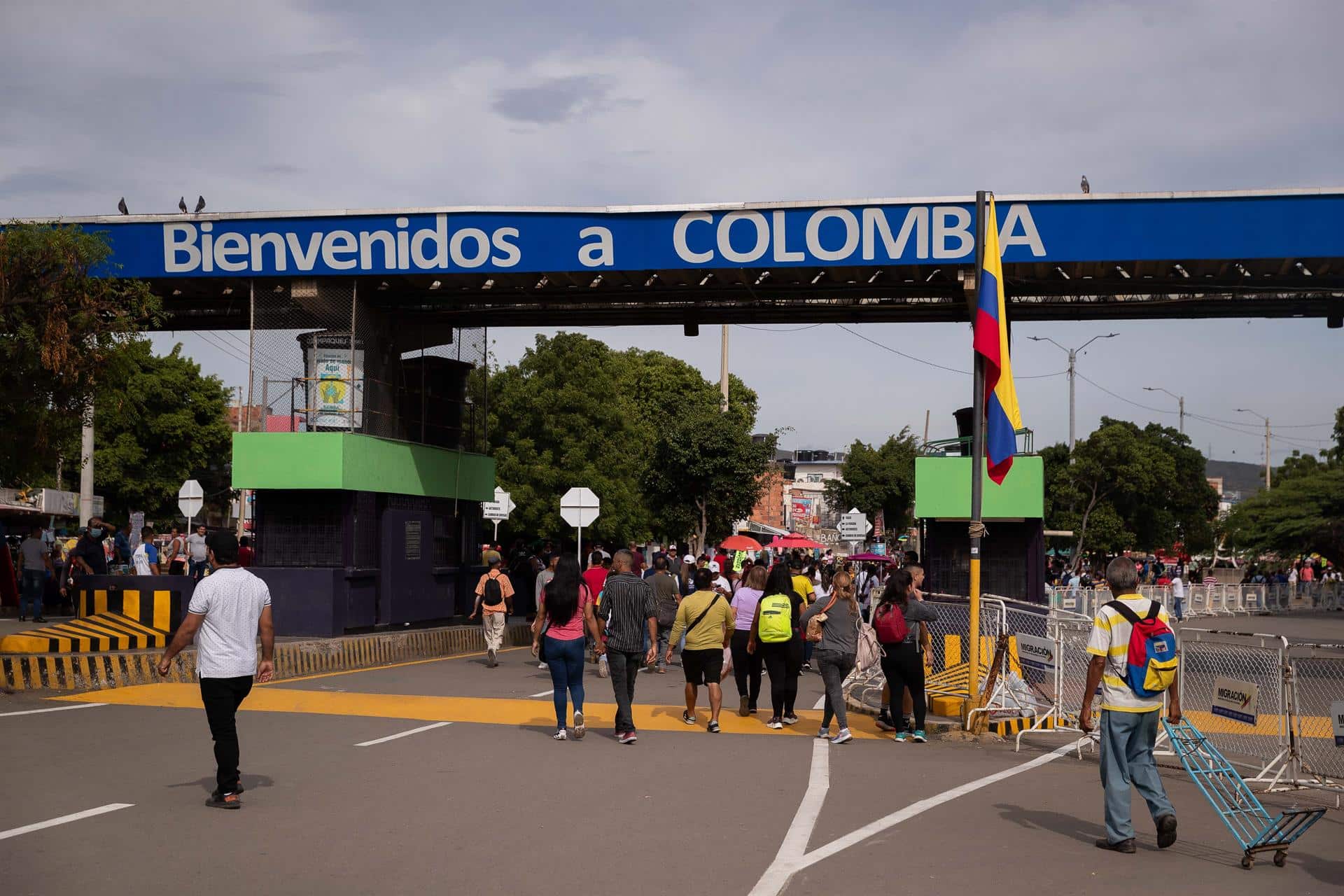 Colombia exigiría a los venezolanos pasaporte vigente para entrar, transitar y permanecer