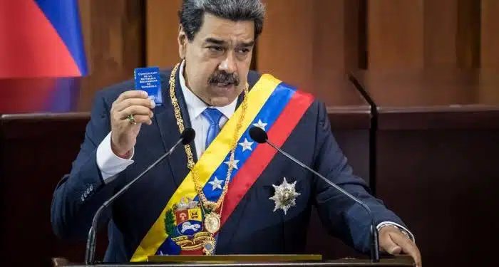 AME539. CARACAS (VENEZUELA), 31/01/2023.- El presidente de Venezuela, Nicolás Maduro, participa en la presentación del informe anual de las actividades de los órganos judiciales, hoy, en Caracas (Venezuela). El Poder Judicial de Venezuela aumentó en un 74 % el número de sentencias emitidas por tribunales especializados y no especializados de todo el país durante el año pasado respecto a 2021, dijo este martes la presidenta del Tribunal Supremo de Justicia (TSJ), Gladys Gutiérrez, en la presentación del informe anual de las actividades de los órganos judiciales. EFE/ Miguel Gutiérrez