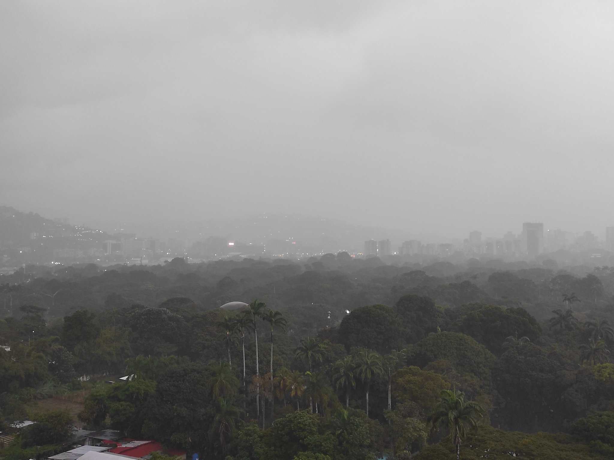 Fuertes lluvias se registraron este 25Sep en Caracas y Miranda (+fotos y video)
