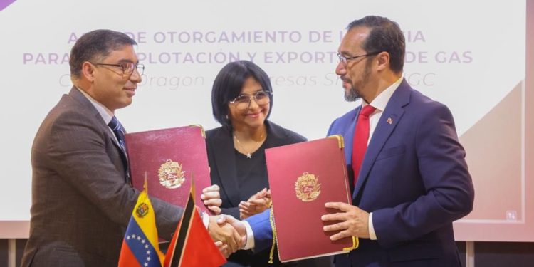 Gobierno de Venezuela firma la licencia entre PDVSA, National Gas Company de Trinidad y Tobago y Shell para la exploración y exportación de gas desde el estratégico campo Dragón, en el estado Sucre.