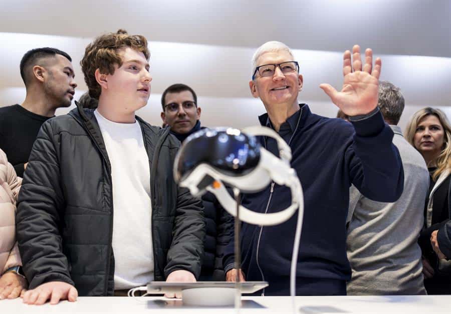 Tim Cook presenta las nuevas gafas de realidad virtual de Apple (+videos)