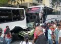 Impactante accidente en la Av. Lecuna: Un carro perdió el control y chocó contra dos autobuses (+fotos)