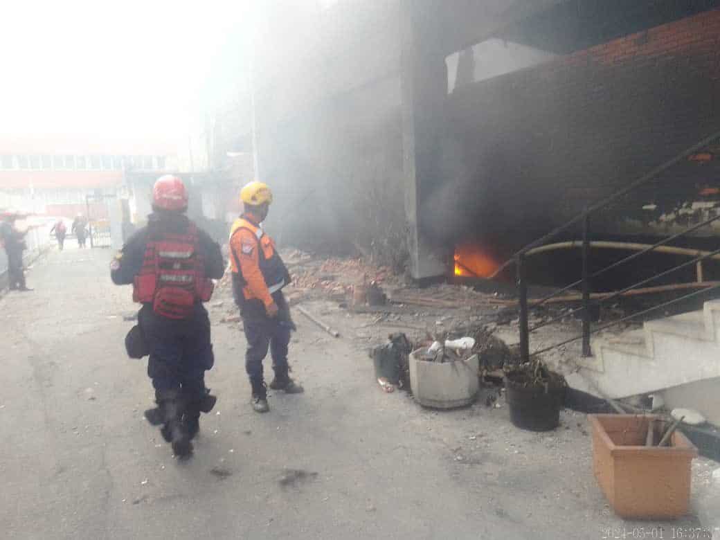 Cinco bomberos sufrieron quemaduras en el incendio producido en Los Ruíces (+fotos)