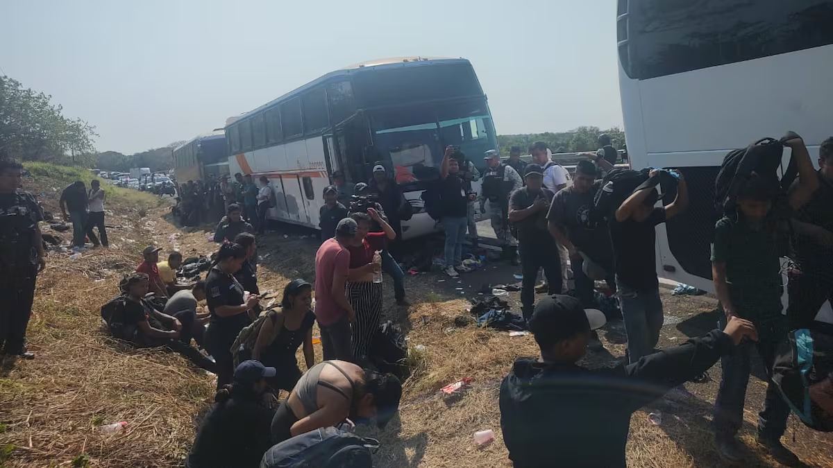 407 migrantes fueron “abandonados” en tres autobuses en Veracruz, México (+video)