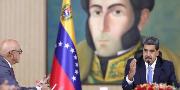 El presidente de Venezuela, Nicolás Maduro, prometió ampliar el programa de ayudas Credijoven, que entrega financiamiento a la juventud del país.