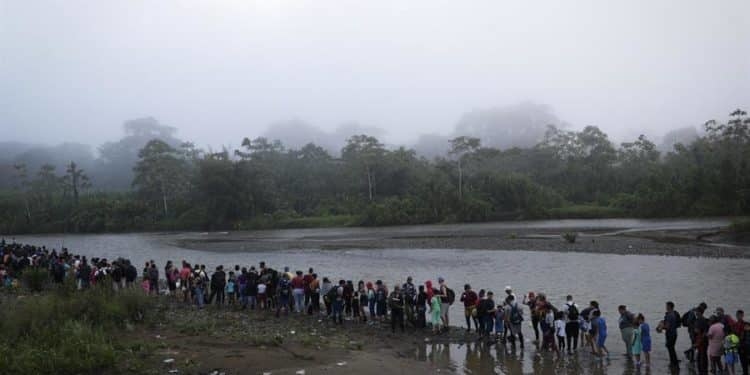 153.226 migrantes venezolanos cruzaron el Darien