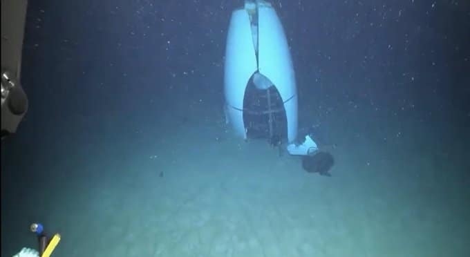 Revelaron la primera imagen de los restos del sumergible OceanGate Titan en el fondo del mar, a tan solo 500 metros de la proa del Titanic