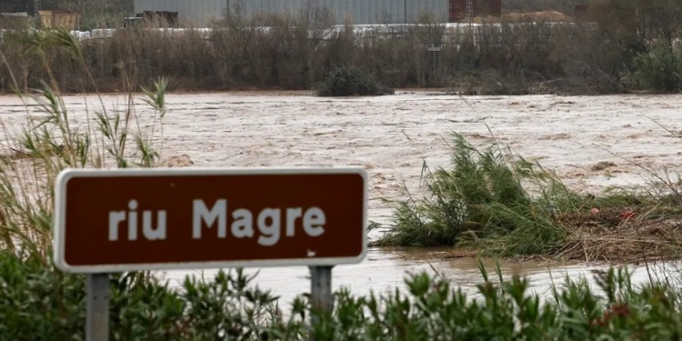 Vista del río Magre a su paso por Alfarp (Valencia). EFE/Ana Escobar