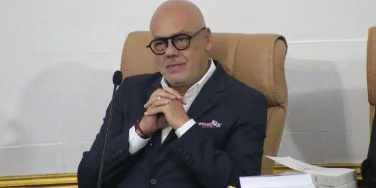 El presidente de la Asamblea Nacional, el chavista Jorge Rodríguez, dijo que los políticos que fueron condenados por corrupción no deberían poder optar nuevamente por un cargo público.