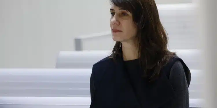 Ana Catalina Varandas, nuera del exembajador de España en Venezuela Raúl Morodo, testifica este lunes a la Audiencia Nacional en Madrid donde comienza el juicio contra Raúl Morodo, su hijo Alejo y a su nuera, por la supuesta defraudación fiscal de ganancias de 4,5 millones de euros que habría obtenido de sus negocios con la petrolera estatal venezolana PDVSA entre 2013 y 2014. EFE/ Javier Lizón / POOL