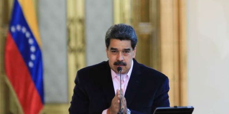 Maduro dice que "no hay amenaza en el mundo que intimide" a Venezuela