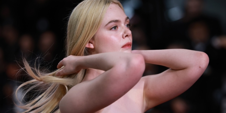 CANNES (France), 21/05/2025.- Elle Fanning attends the premiere of 'Affeksjonsverdi (Sentimental Value)' during the 78th annual Cannes Film Festival, in Cannes, France, 21 May 2025. The film festival runs from 13 to 24 May 2025. (Cine, Francia) EFE/EPA/CLEMENS BILAN