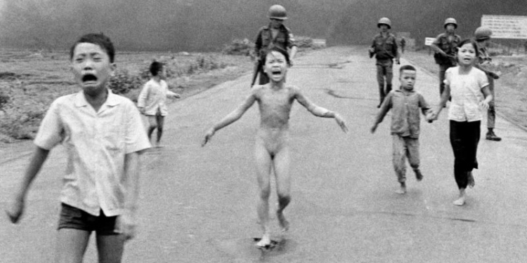 'El terror de la guerra', la icónica imagen de la Guerra de Vietnam que más de 50 años después de su captura sigue en el centro de la polémica de AP