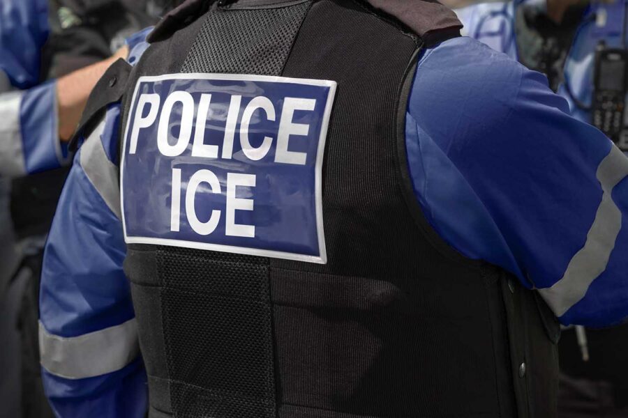 Un juez prohíbe a los agentes de ICE realizar arrestos en los tribunales de inmigración